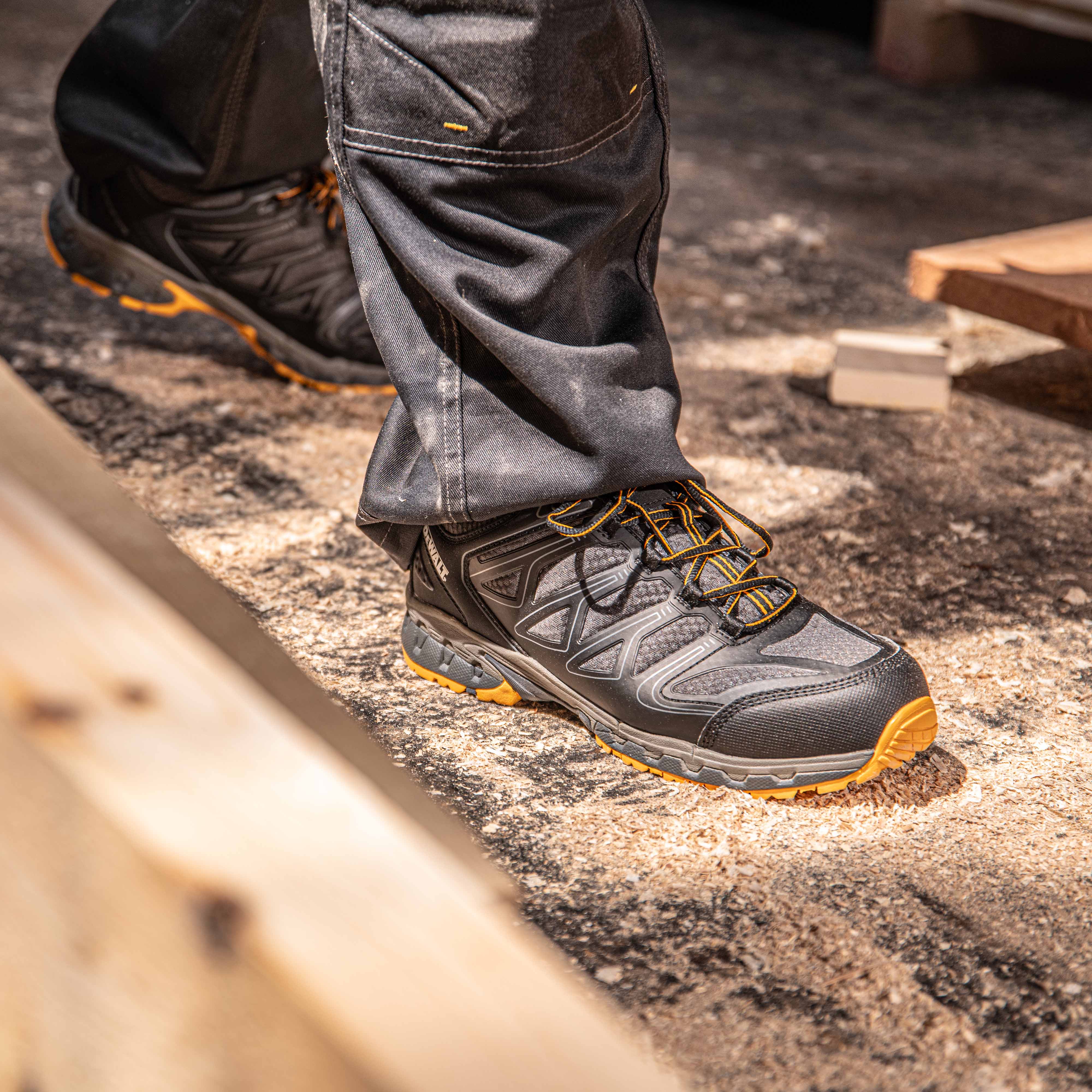 DEWALT Boron Men's Aluminum Safety Toe, Lightweight, Work Shoes - Image 5